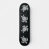 Black and white Sea Turtles Pattern  Skateboard (Vorne)