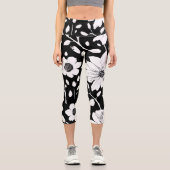 Black and White Simple Flower Seamless Pattern Capri Leggings (Vorderseite)
