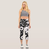 Black and White Simple Flower Seamless Pattern Capri Leggings (Vorderseite)