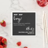 Black and White Sip Sip Hooray Bachelor Pary Groom Serviette (Beispiel)