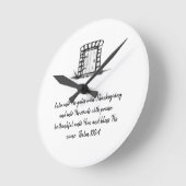 Black and White Sketched Garden Door with verse Runde Wanduhr (Winkel)