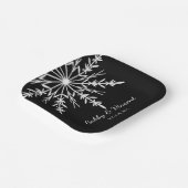 Black and White Snowflakes Winter Wedding Pappteller (Gewinkelt)