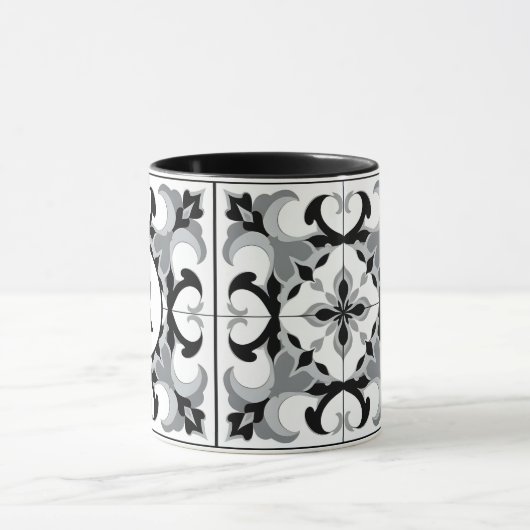 Black and White Spanish Style with Initial Tasse (Zentrum)