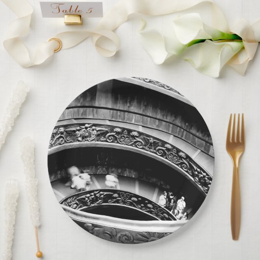 Black and White Spiral Staircase Pappteller (Hochzeit)