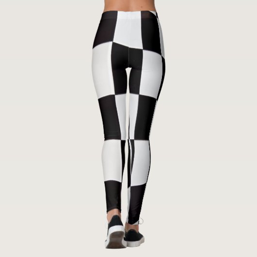 Black and White Squares Pattern Leggings – Classic (Rückseite)