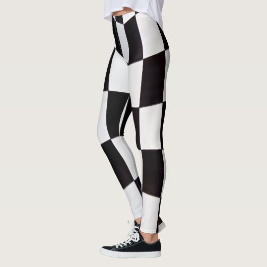 Black and White Squares Pattern Leggings – Classic (Links)