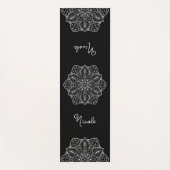 Black And White Stylish Mandala With Custom Name Yogamatte (Vorderseite)