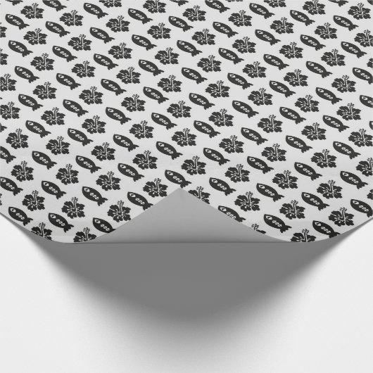 Black and White Tiki Fish and Flower Pattern Geschenkpapier (Ecke)