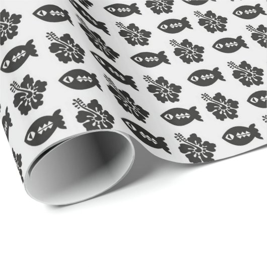 Black and White Tiki Fish and Flower Pattern Geschenkpapier (Rolleneckpunkt)