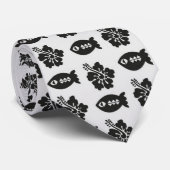 Black and White Tiki Fish and Flower Pattern Krawatte (Gerollt)