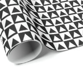 Black and White Triangle getric shape pattern Geschenkpapier (Rolleneckpunkt)