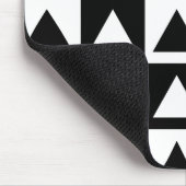 Black and White Triangle getric shape pattern Mousepad (Ecke)