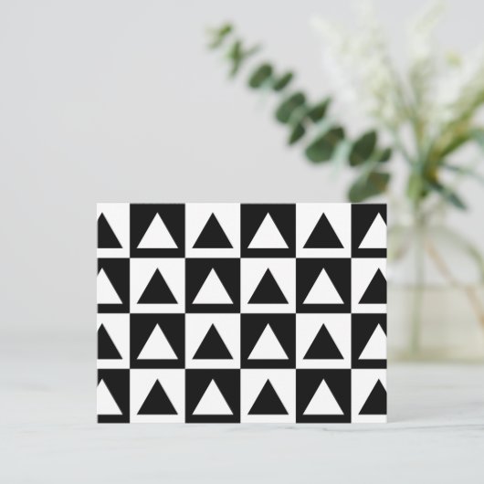 Black and White Triangle getric shape pattern Postkarte (Stehend Vorderseite)