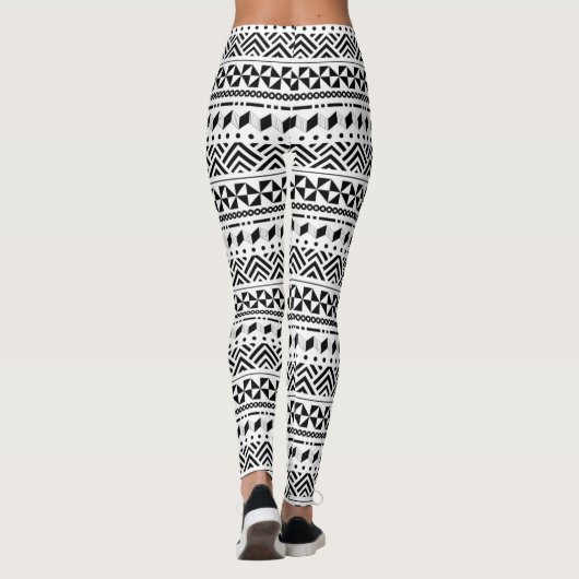 Black and White Tribal Zigzag oder Chios Zysta Leggings (Rückseite)