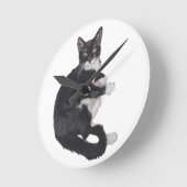 Black and white Tuxedo cat clock Runde Wanduhr (Winkel)