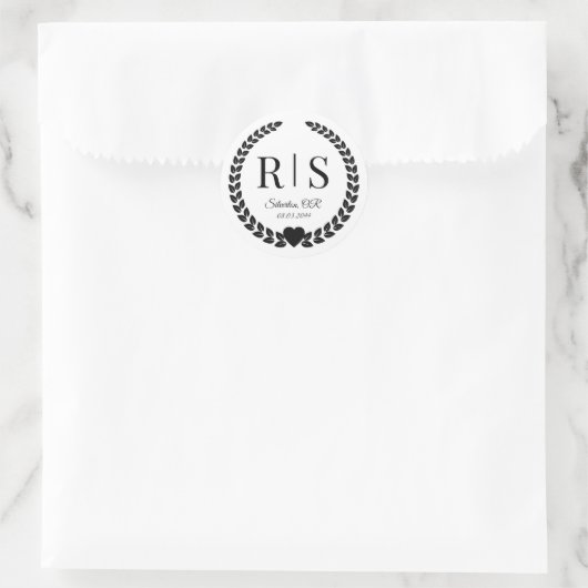 Black and White Wedding Monogram Initials Runder Aufkleber (Tasche)