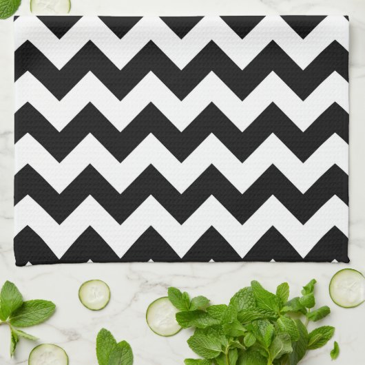 Black and White Zigzag Handtuch (Gefaltet)