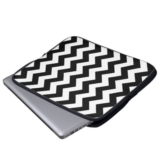 Black and White Zigzag Laptopschutzhülle (Vorne Knopf)