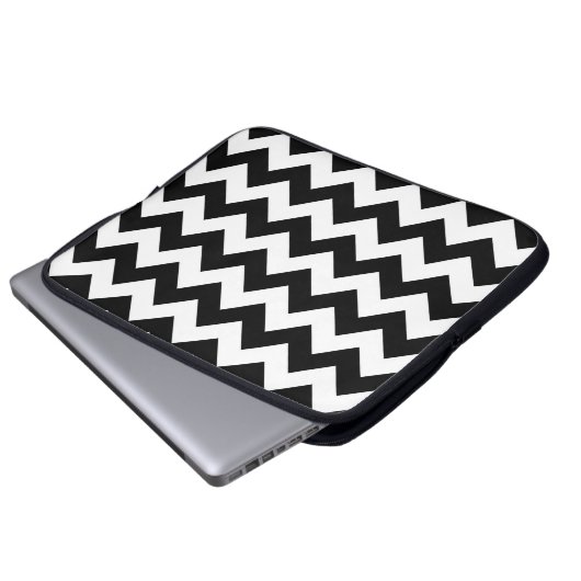 Black and White Zigzag Laptopschutzhülle (Vorne Knopf)