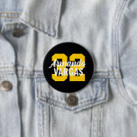 Black and Yellow Athlete Jersey Number Button<br><div class="desc">Freuen Sie sich auf Ihr Lieblings-Sportteam, Ihren Fußballspieler oder zeigen Sie einfach Ihren Schulstolz mit einem personalisierten Spirituosenknopf! Personalisieren Sie Ihre Daten mit der Jerseynummer eines Spielers oder einem anderen benutzerdefinierten Text. Ideal für Fußball, Basketball, Baseball und Fußball! Erstellen Sie individuelle Buttone für das ganze Team, Cheerleader, Eltern und Geschwister,...</div>