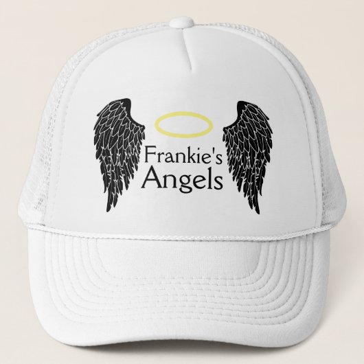 Black Angel Wings and Gold Halo Trucker Hat Truckerkappe (Vorderseite)