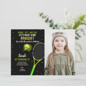 Black Background Tennis Einladung zum Geburtstag (Stehend Vorderseite)