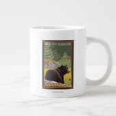Black Bear in Forest - Mount Rainier, Washington Jumbo-Tasse (Rechts)
