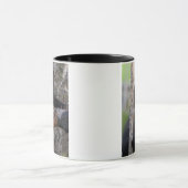 Black Bears Cub Lounging Tasse (Zentrum)