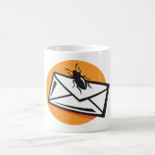 Black Beetle Insect on Envelope Kaffeetasse (Mittel)