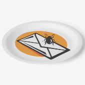 Black Beetle Insect on Envelope Pappteller (Schrägansicht)