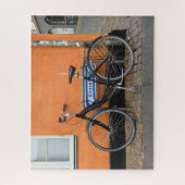 Black Bicycle Against Orange Wall, Aarhus, Dänemar Puzzle (Vertikal)