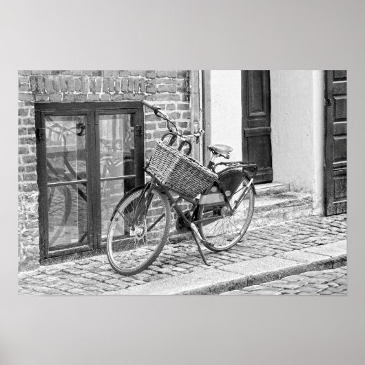 Black Bicycle with Big Basket, Kopenhagen, Dänemar Poster (Vorne)