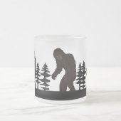 Black Big Foot Sasquatch Yeti Swamp Ape Cryptid Mattglastasse (Mittel)