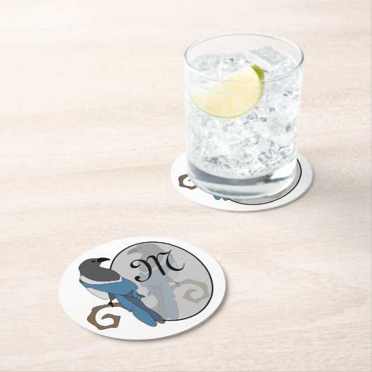 Black Billed Magpie Monogram Runder Pappuntersetzer (Vor Ort)