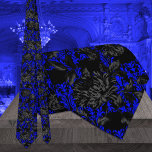 Black & Blue Floral Damask Gotische Hochzeit Krawatte<br><div class="desc">Eine dramatische blaue und schwarze Hochzeitshacksbinde mit Blumendampf,  vermischt mit Vintagen schwarz-grauen Blumen. Das ist eine perfekte Krawatte für Bräutigam und Trauzeugen.</div>
