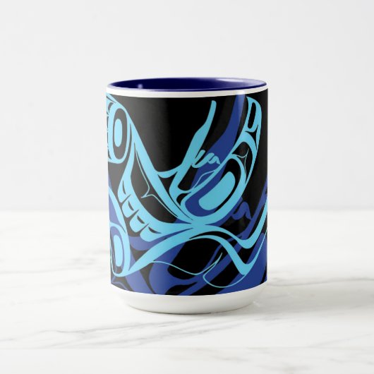 Black Blue Haida Eagle Thunder Bird Native Art Tasse (Zentrum)