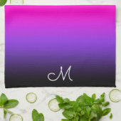 Black Blue Violet und Neon Pink Ombre Monogram Geschirrtuch (Gefaltet)