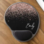 Black Blush Pink Rose Gold Glitzer Girl Name Gel Mousepad<br><div class="desc">Schwarz und Rose Gold - Schwarz Rosa Sparkle Glitzer Monogram Name and Initial Mousepad (Mouse Pad). Das macht den perfekten 16 Geburtstag,  Hochzeit,  Brautparty,  Jubiläum,  Babydusche oder Junggeselinnen-Abschied Geschenk für jemanden,  der Lieben glamourösen Luxus und schicke Stile.</div>