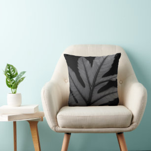 Black Bold Leaf Design Kissen