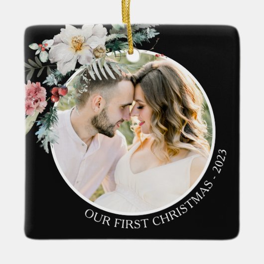 Black Botanical First Christmas Keramikornament (Vorderseite)