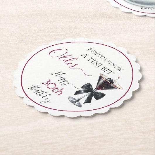 Black Bow Cherry Drink 'A tini bit Older' Birthday Untersetzer (angewinkelt)