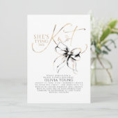 Black Bow Elegant Modern Minimalist Bridal Shower Einladung (Stehend Vorderseite)