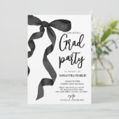 Black Bow Graduation Party Einladung (Stehend Vorderseite)