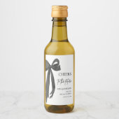 Black Bow jubelt für das zukünftige Brautparty Weinetikett (Vorderseite)