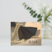 Black Bow Krawatte and White Pearls Wedding RSVP C Karte (Stehend Vorderseite)