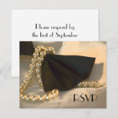Black Bow Krawatte and White Pearls Wedding RSVP C Karte (Vorne/Hinten)