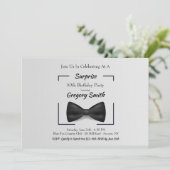 Black Bow Krawatte Geburtstag Einladung (Stehend Vorderseite)