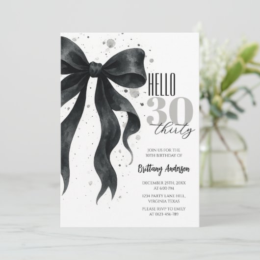 Black Bow Modern 30th Birthday Einladung (Stehend Vorderseite)