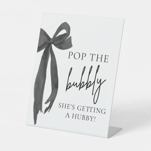 Black Bow Pop The Bubbly She's Getting Hubby Sign Sockelschild (Vorderseite)