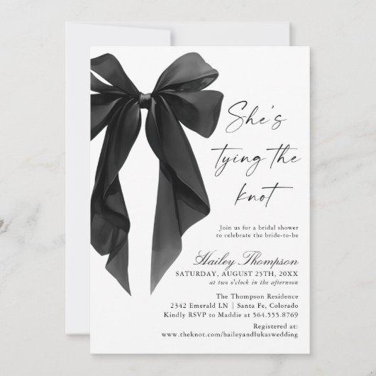 Black Bow She's Tying The Knot Bridal Shower Einladung (Vorderseite)